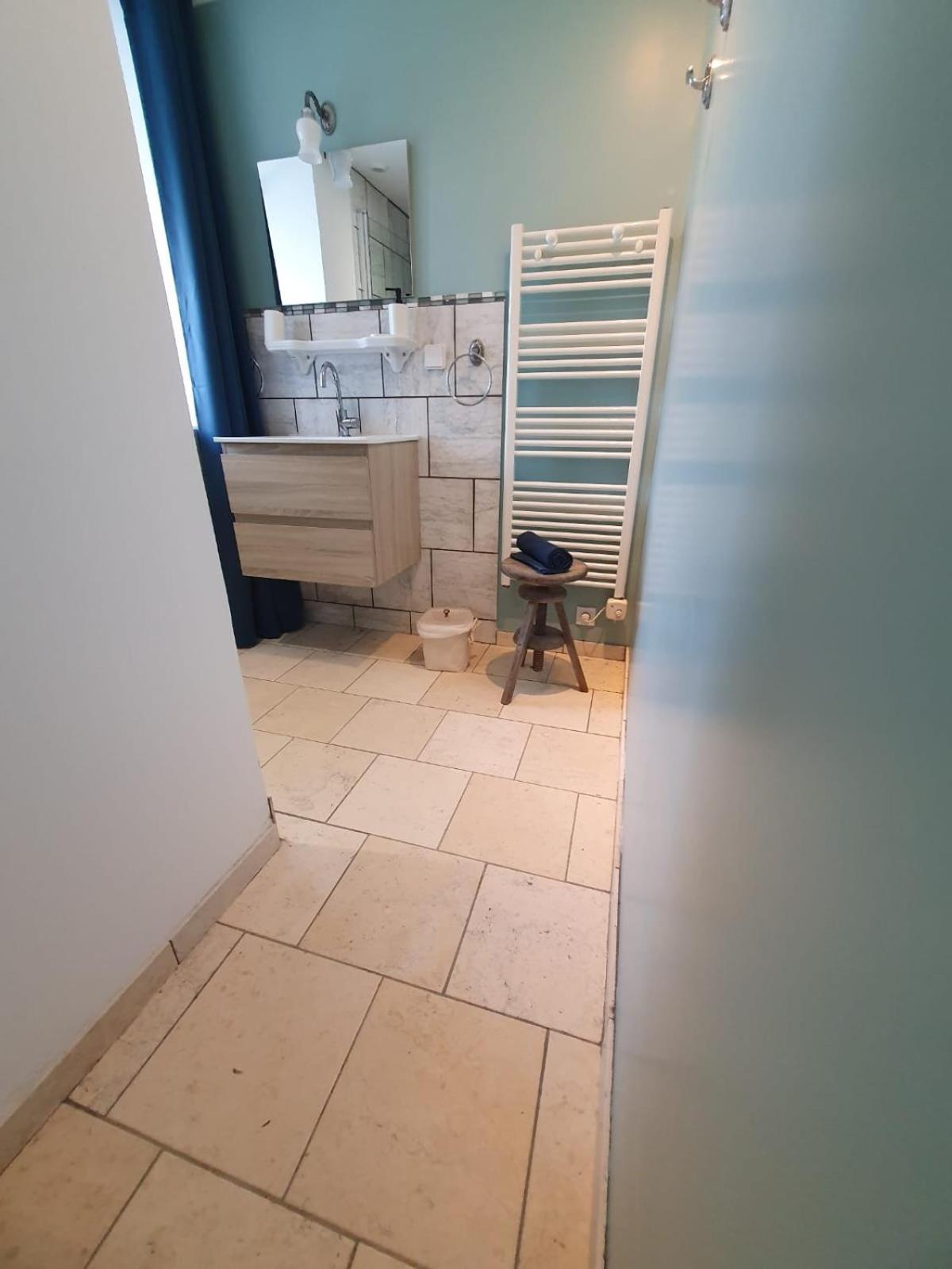 De La Salle 8 Personnes A La Campagne Avec Jacuzzi 4 3 Wc *